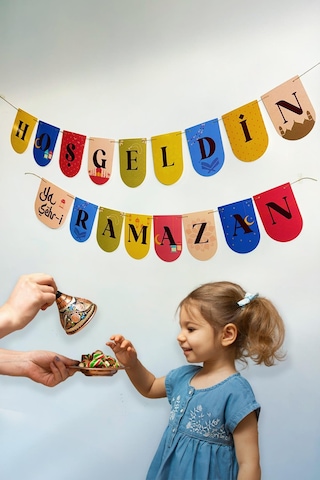 Hoşgeldin Ya Şehr-i Ramazan Renkli Flama Duvar Süsü Ramazan Süsü Hasır İp İle Gönderilmektedir Çok Renkli