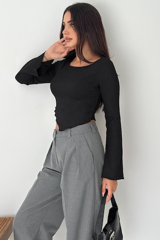Noa & Noa İspanyol Kol Ribanalı Sivri Etek Uçlu Crop Bluz Modern & Vücuda Oturan Stil Siyah