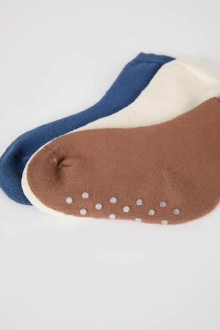 Defacto Erkek Bebek Kaydırmaz Taban 3'lü Pamuklu Uzun Çorap B1423A5NSKR1 Çok Renkli