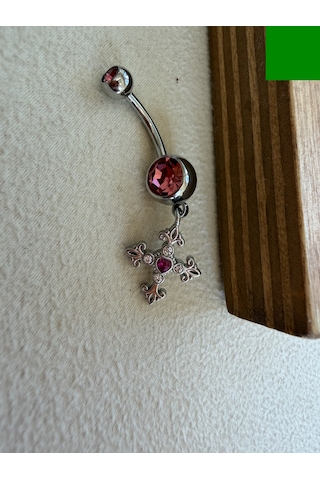 316 L Cerrahi Çelik Kırmızı Taşlı Sallantılı Haç Model Göbek Piercingi Pembe