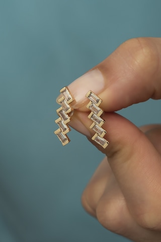 Rose Kaplama Baget Taşlı Asimetrik Sıralı Kadın Küpe Rose Gold
