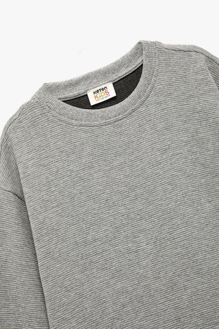 Koton Erkek Çocuk Uzun Kollu Bisiklet Yaka Baskılı Pamuklu Sweatshirt Antrasit