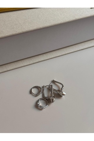 Yıldız Figürlü Taş Detaylı Gümüş Renk Küpe Seti Işıltılı Ve Modern Tasarım Gümüş