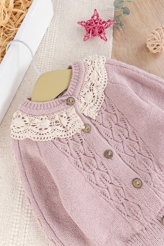 Babymod Dantel Yakalı Triko Kız Bebek Hırka Pantolon Takım Triko Bebek Seti 001