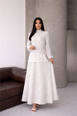 Neşeli Butik Kadın Beyaz Keten Kumaş Çiçek Aplikeli Hakim Yaka Etekli Takım Nbms2629