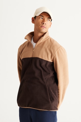 AC&Co / Altınyıldız Classics Erkek Sutlu Kahve-kahve Anti-pilling Tüylenme Yapmayan Standart Fit Bato Yaka İçi Polarlı Çift Renk Polar Sweatshirt Sütlü Kahverengi