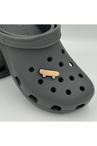 Crocs Terlik Süsü Ve Aksesuarı , Çanta Süsü Renkli Jibbitz Kaykay 02 Görselli Figür Aksesuarı Turuncu-beyaz-siyah