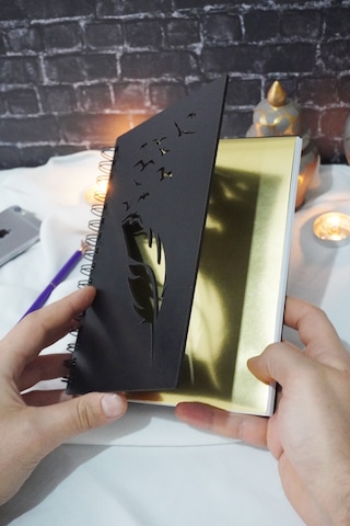 Kuşlu Tüy Tasarım Siyah Ahşap Kapaklı Defter - Çizgisiz Defter - Günlük - A5 Spiralli Notebook