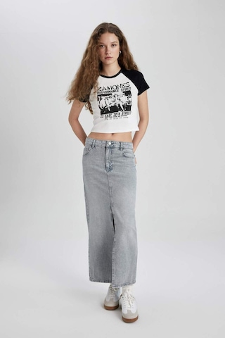 Defacto Ramones Fitted Bisiklet Yaka Fitilli Kaşkorse Kısa Kollu Tişört C4439AX24SMWT32 Beyaz