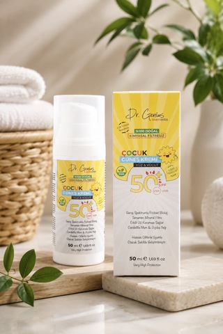 Dr. Genius %100 Doğal Spf 50+ Yüksek Korumalı Bebek Ve Çocuk Yüz/vücut Güneş Kremi - 50 Ml