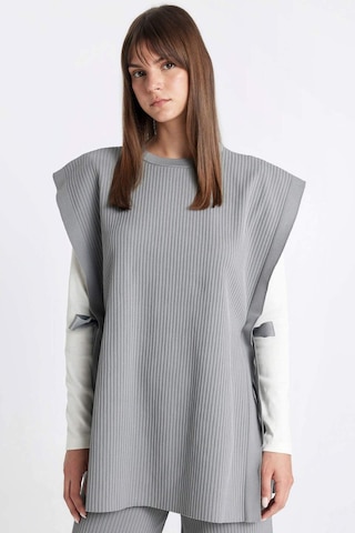 Defacto Regular Fit Bisiklet Yaka Basic Düz Yan Bağlamalı Triko Süveter Y1323AZ24AUGR422 Gri