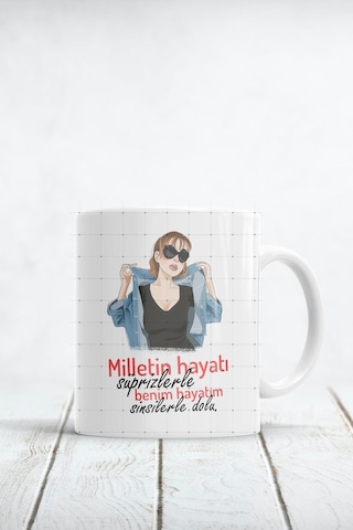 Milletin Hayatı Süprizlerle Benim Hayatım Sinsilerle Dolu Baskılı Kupa Bardak Beyaz