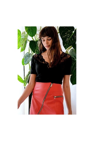 Kadın Siyah V Yaka Dantelli Kısa Kol Yumuşak Dokulu Bluz Siyah