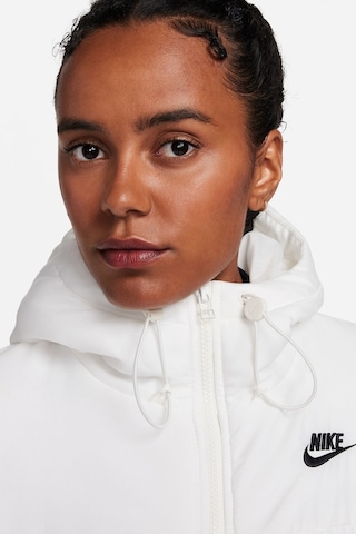 Nike Therma Fit Loose Fit Classic Buffer Bol Kesim Kapüşonlu Kadın Şişme Mont Beyaz Beyaz