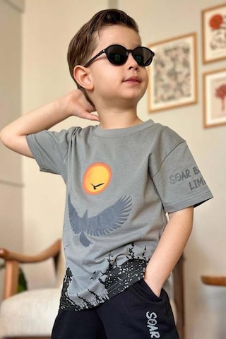 Riccotarz Erkek Çocuk Ağaç Ve Güneş Baskılı T-shirt Yazı Detaylı Gri Şortlu Takım Gri