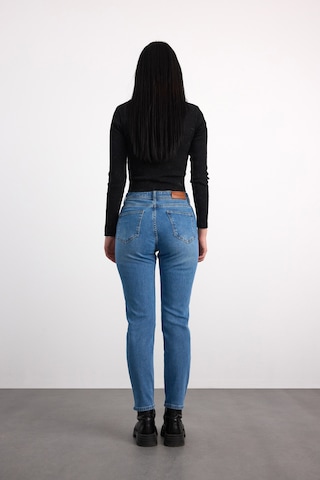 23030-73603 Kadın Mom Fit Hıgh Rıse Tapered Leg Denim Pantolon 23030-73603 Buz Mavi