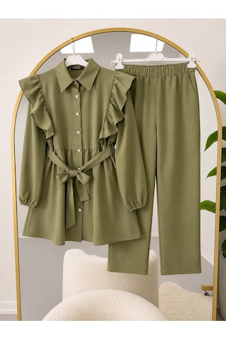 Lovie Moda Kadın Fırfır Detaylı Kol Büzgülü Pantolonlu Tesettür Takım Haki Lovie Moda Kadın Fırfır Detaylı Kol Büzgülü Pantolonlu Tesettür Takım Haki