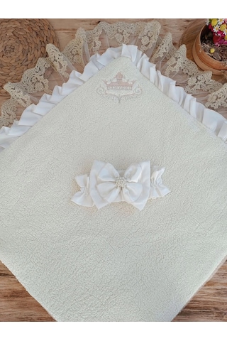 Yenidoğan Wool Yün Kumaş Taç Nakışlı Güpür Duvaklı Fiyonk Prizma Taş Unisex Kundak Bebek Battaniyesi Bej Çok Renkli