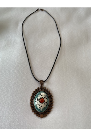 Iznik Çini Çiçek Figürlü Deri Ipli Kolye Model 3 Pembe