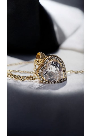 Işıltılı Taşlı Kalp Kolye Altın Renk Zarif Kadın Takı Modeli