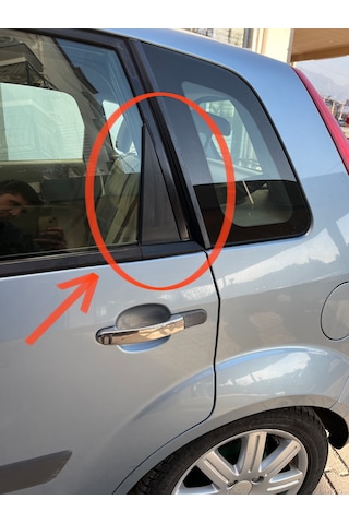 Ford Fiesta 2003-2009 Arka Kapı Cam Üçgen Plastiği