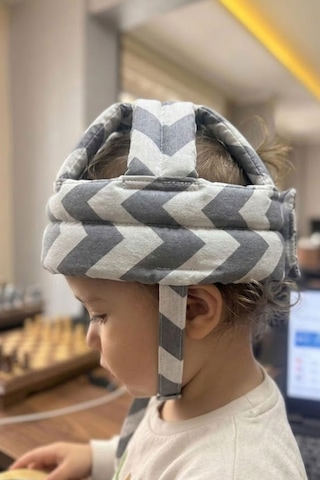 Ayarlanabilir Bebek Çocuk Baş Kafa Koruma Güvenlik Kaskı - Gri Zigzag