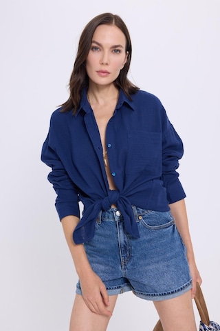 Tudors Kadın Oversize Geniş Kesim %100 Pamuk Müslin Kumaş Uzun Kollu Cepli Dokulu Lacivert Gömlek-36983 Lacıvert