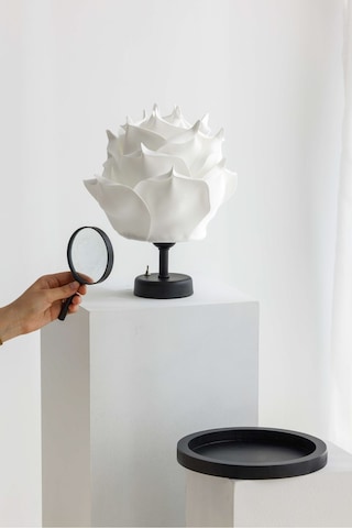 Dekor Yapay Eva Çiçeği Kablosuz Masa Lambası Üst Beyaz-alt Siyah 9v Pil 75-90 Saat