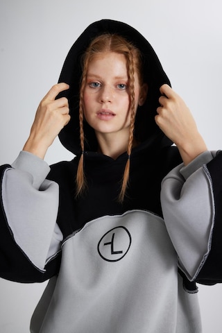 Holly Lolly Şardonlu 3 İplik Kumaş Oversize Kapişonlu Revenge Sweatshirt Gri