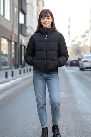 Veraura Lifestyle Kız Çocuk Siyah Sırtı Taş Baskılı Dik Yaka Şişme Mont