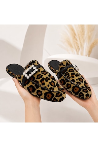 Dabab Shoes Marıgold Kadın Taşlı Tokalı Leopar Desenli Kadife Görünümlü Kapalı Burun Düz Taban Mule Terlik