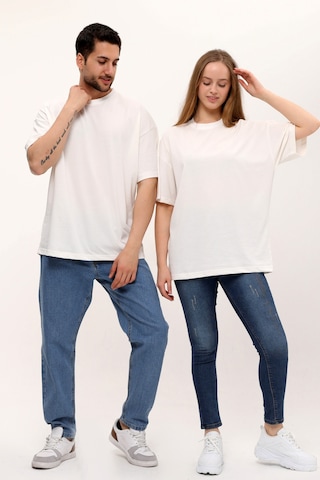 Unisex Beyaz Oversize Bol Kalıp T-shirt Çift Kombini Tavsiyesi Beyaz