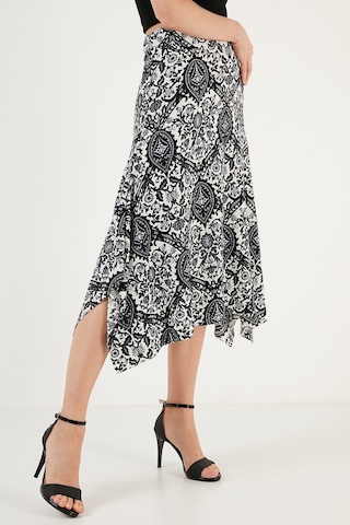Lela Desenli Dar Kesim Asimetrik Midi Bayan Etek 5865621 Siyah-Beyaz