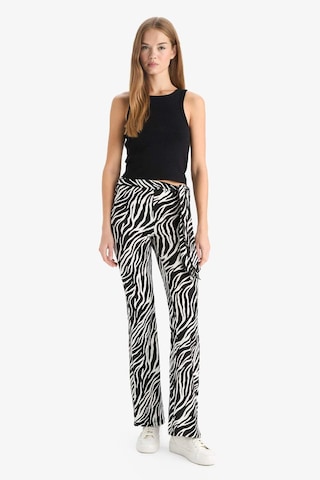 Defacto Fitted Zebra Desenli İspanyol Paça Pantolon G2988ax25wnbk81 Siyah