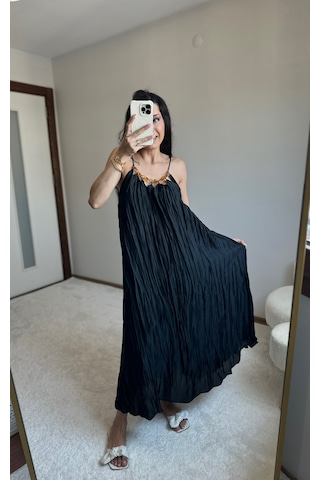 Moystore Zr Boynu Boncuk İşlemeli Kırışık Model Siyah Elbise