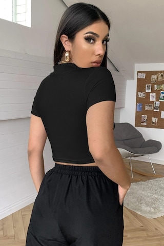 Angbutik Kadın Siyah Göğüs Dekolteli Yarım Kollu Cut Out Crop Top Bluz