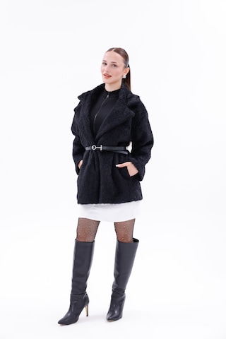 Kemer Detaylı-astarlı-düğmeli Kadın Kaban Siyah