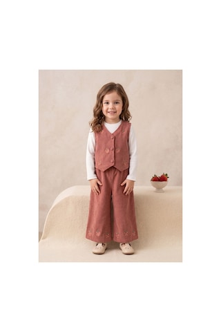 Deniva Kids Kız Çocuk Kırmızı Kadife Yelekli 3'lü Takım Çilek Nakışlı Fitilli Kaşkorse Bluz Ve İspanyol Paça Pantolon Bordo