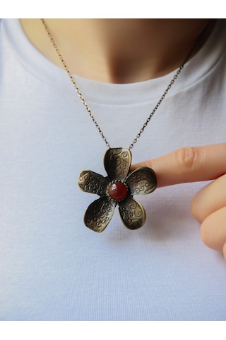 Doğal Taş Akik Doğal Taşlı Çiçek Desenli Otantik Kadın Kolye 45 Cm Zincirli Euk25a Kırmızı
