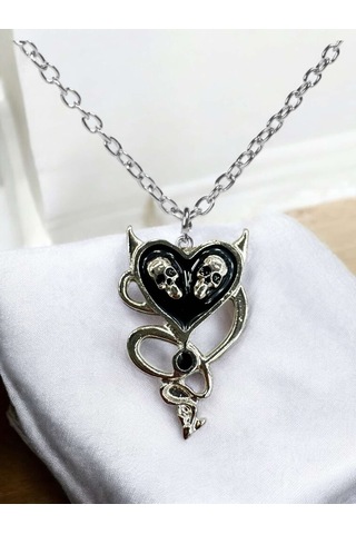 Gümüş Renk Zincirli Siyah Kuru Kafa Kalp Kolye Çok REnkli