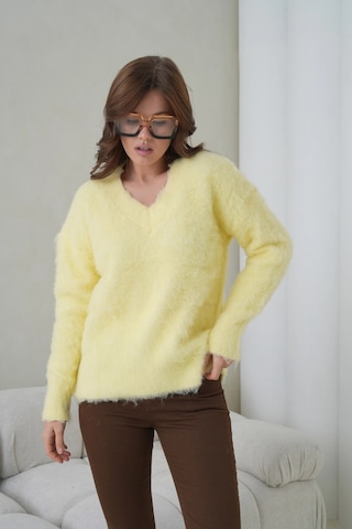 Kadın V Yaka Sakal Dokulu Şardonlu Oversize Triko Kazak 8695 Sarı