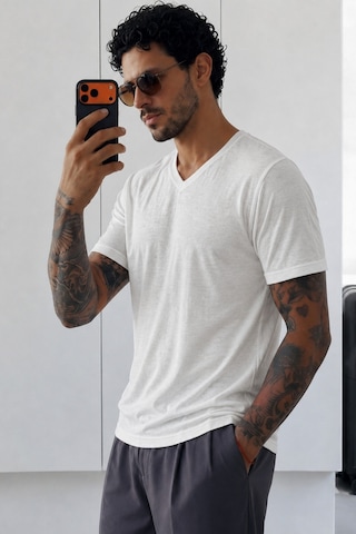 Tarz Cool Erkek Flamlı Pamuklu V Yaka Basic Slim Fit Tişört Yazlık Günlük Şık Tişört Beyaz