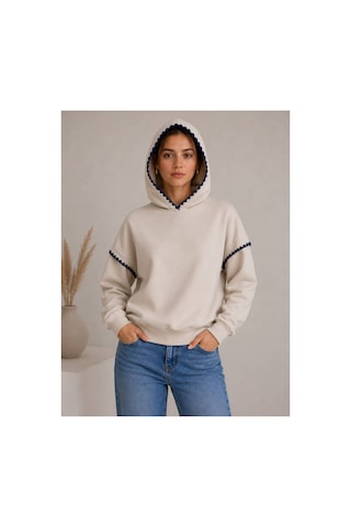 Herkesemoda Yaka Ve Kol Nakış Detaylı Kapüşonlu 2 İplik Şardonlu Sweatshirt Bej