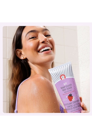 First Aid Beauty Kp Body Scrub Strawberry - Anında Yumuşatan Vücut Peelingi, Çilek Aromalı Aha 226 G