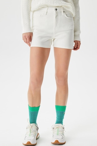 Lacoste Women's Straight Fit Denim White Jean Shorts Kadın Düz Kesim Kot Şort Beyaz