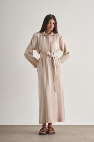 Mizalle Modal Karışımlı Kuşaklı Taş Rengi Uzun Gömlek Elbise Taş