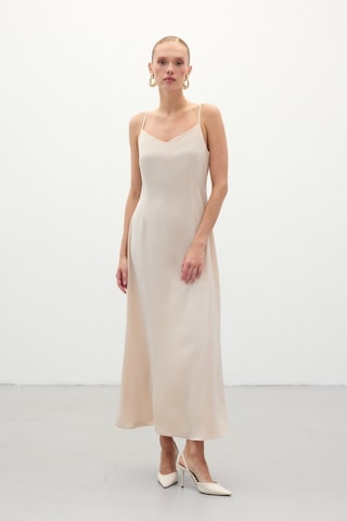 Askılı Uzun Saten Elbise - Bej-136325 Bej