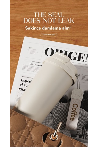 Aurora Kızlar İçsin Suyun Bardağıylabirlikte Görünüşen Güçlücelik Yüksek'e Görünüşe Benziyor. Beyaz