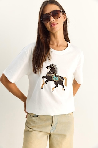 Shade Kadın Figürlü Nakış Ve Boncuk Detaylı Oversize T-shirt 2222 60286121 - Beyaz