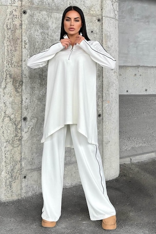 Ekru Asimetrik Kesim, Fermuarlı Bluz & Bol Paça Pantolon - Viskon İki İplik Kumaş Alt & Üst Takım Ekru